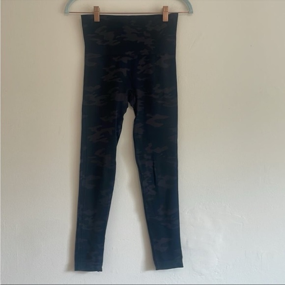 SPANX Look at Me Now High-Waisted Seamless Leggings Size Small - Picture 2 of 7